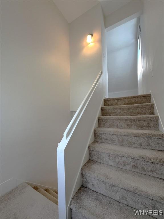 42 Argus St, Buffalo, NY 14207 - view of stairway