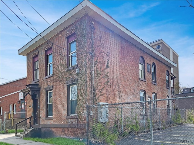 710 Hickory St, Syracuse, NY 13203 - photo 2