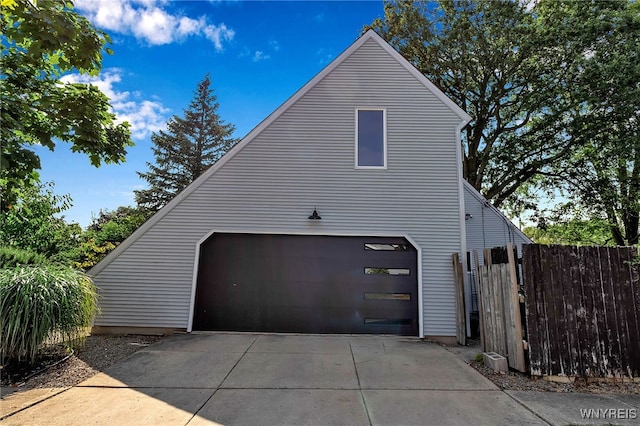 880 Thomas Fox Dr W, North Tonawanda, NY 14120 - photo 2