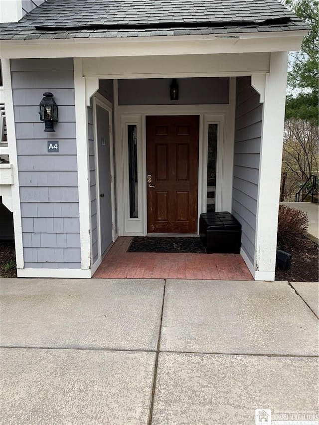 doorway to property featuring covered porch