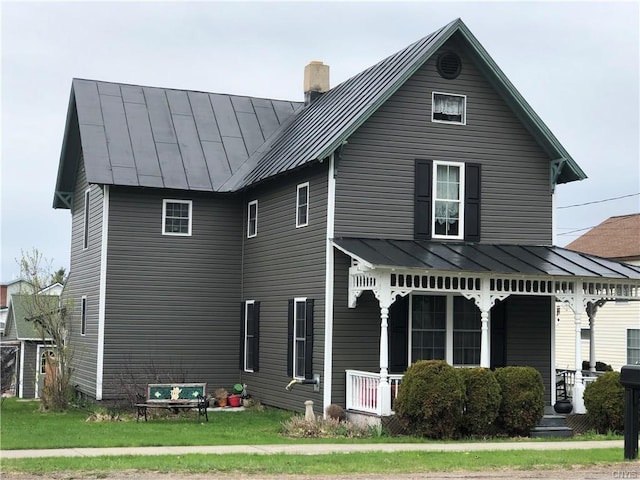 view of front of house with a front lawn