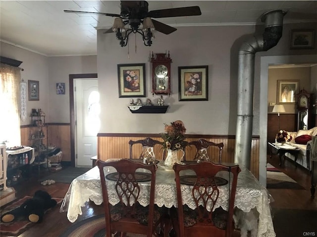 dining room with ceiling fan