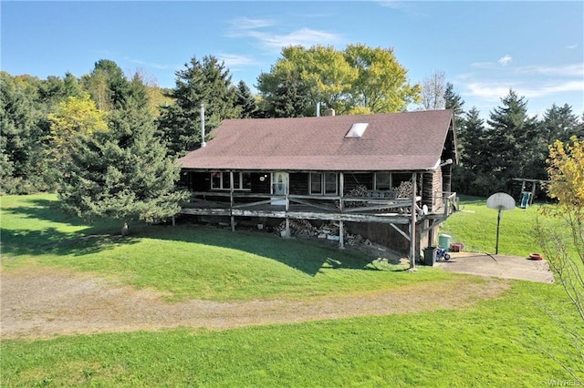 back of house featuring a lawn