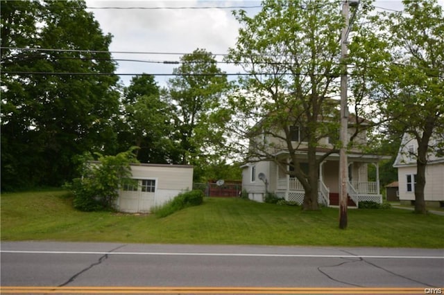 view of front facade featuring a porch and a front yard