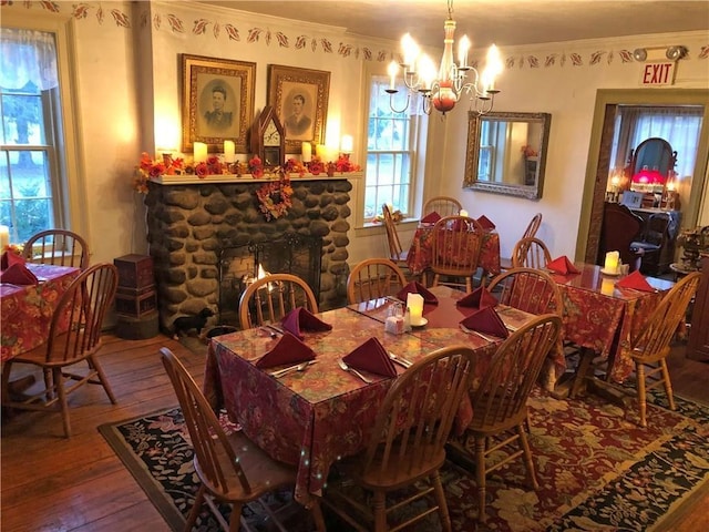 dining room featuring dark hardwood / wood-style flooring, crown molding, a notable chandelier, and a wealth of natural light