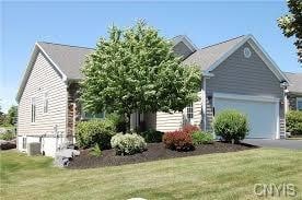 view of front of house with a front lawn