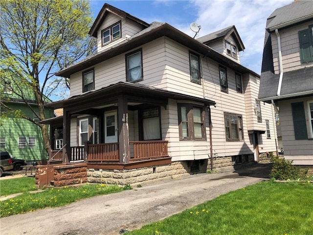 view of front facade with a porch and a front yard