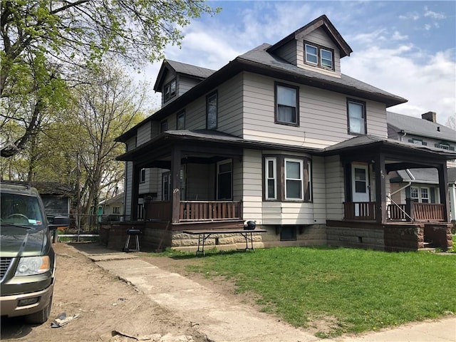 view of front of home featuring a front lawn and covered porch