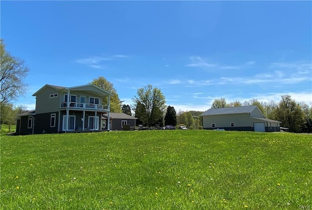 view of yard featuring a balcony