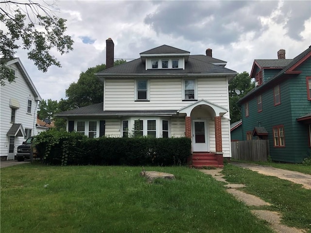 view of front of home featuring a front yard