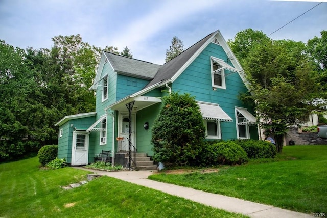 view of front of property with a front yard