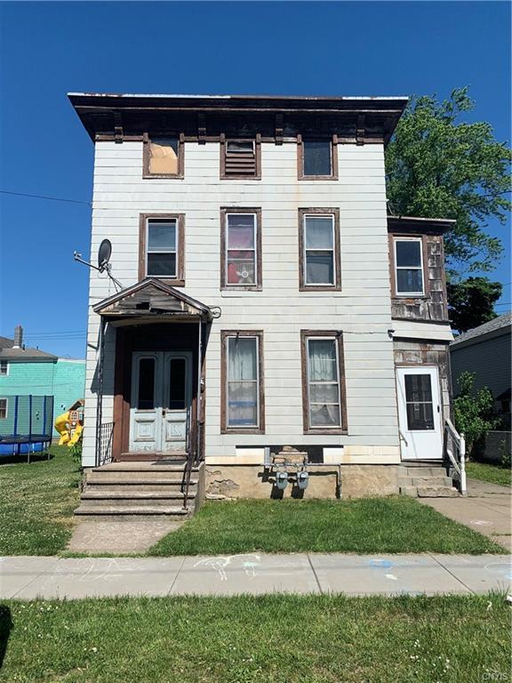 italianate-style house with a front yard