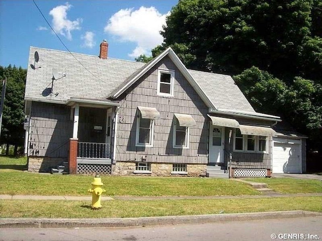 view of front of house featuring a front lawn and covered porch