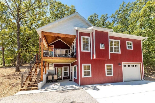 view of front of house featuring a garage