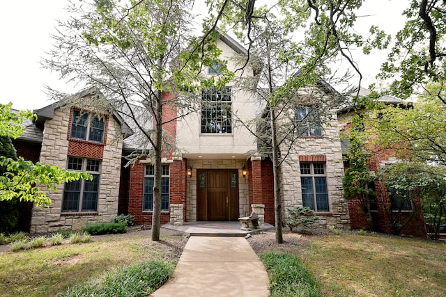 view of front of home featuring a front lawn