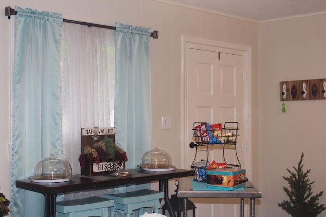 room details featuring crown molding