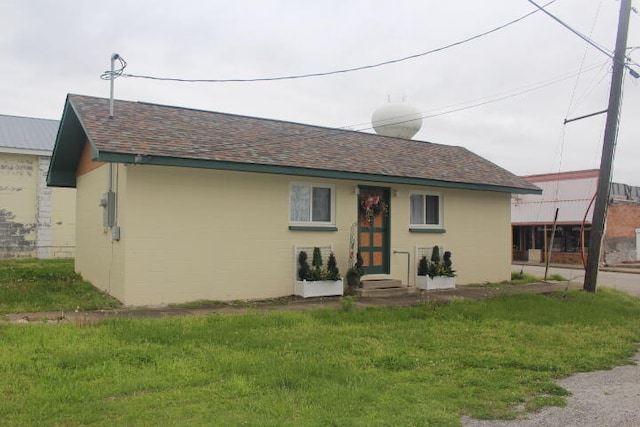 view of front of house featuring a front yard