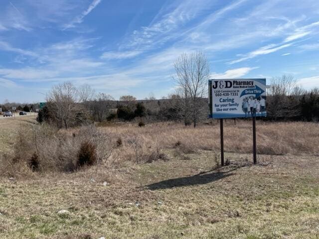 Listing photo 3 for 1330 Commercial St Lot 4, Warsaw MO 65355