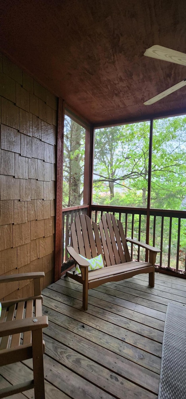 deck with ceiling fan