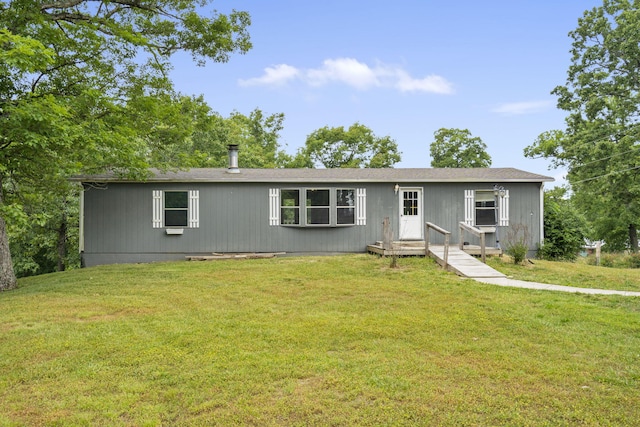 view of front of property with a front yard