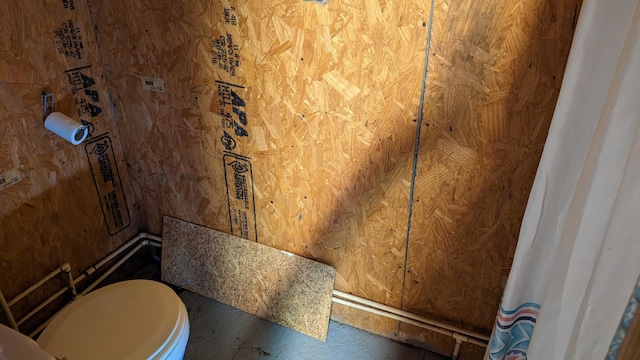 1404 6th St, Monett, MO 65708 - bathroom with toilet
