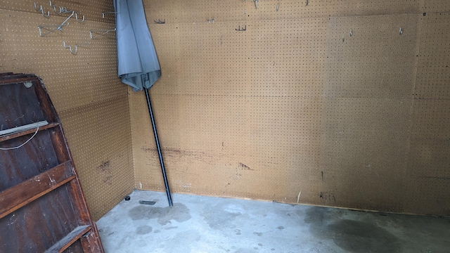 1404 6th St, Monett, MO 65708 - room details with concrete floors