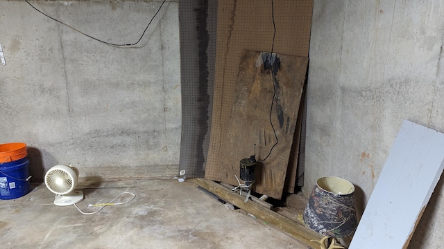 1404 6th St, Monett, MO 65708 - details with concrete flooring