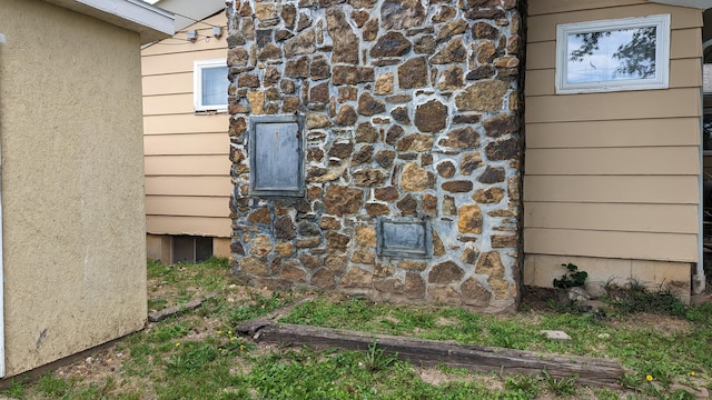 1404 6th St, Monett, MO 65708 - details with stone siding