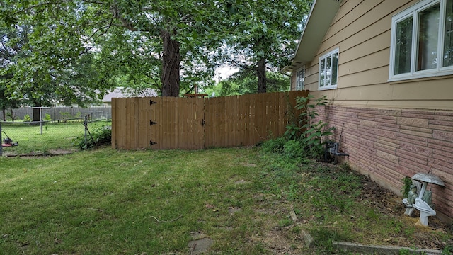 1404 6th St, Monett, MO 65708 - view of yard featuring fence