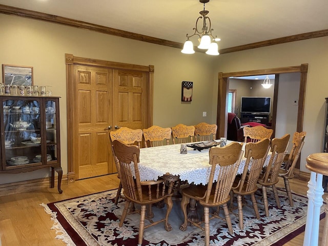 1179 County Road 1050, Willow Springs, MO 65793 - dining area featuring a notable chandelier, crown molding, and light wood finished floors