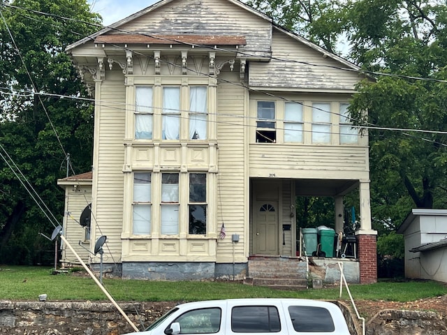 view of front of house with a balcony