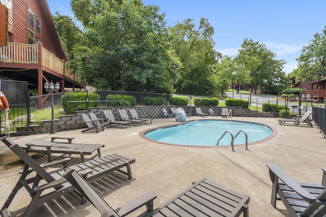 view of swimming pool featuring a patio