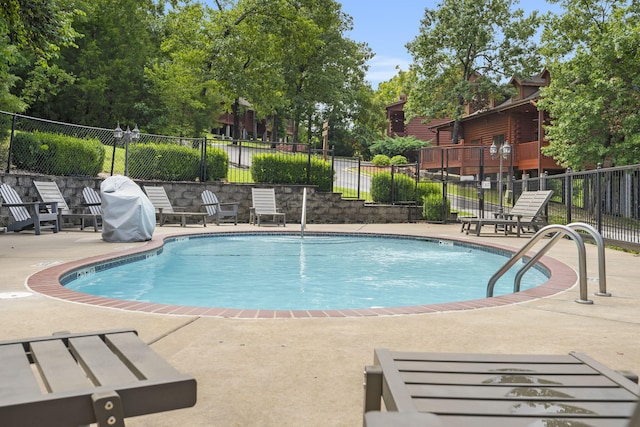 view of swimming pool featuring a patio area