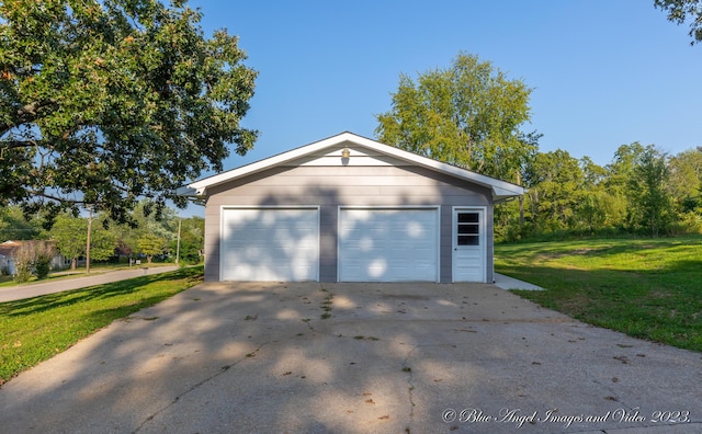view of detached garage