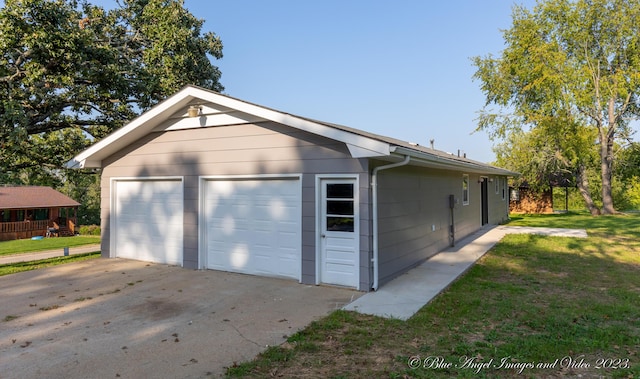 view of detached garage