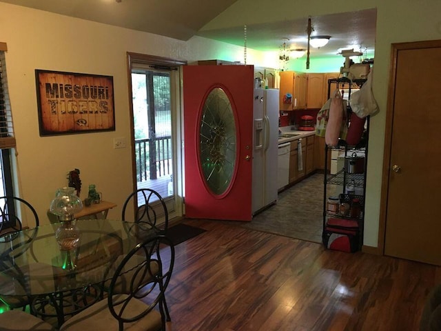 26020 Sharon Ln, Warsaw, MO 65355 - entrance foyer featuring vaulted ceiling and wood finished floors