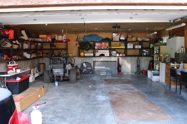 garage featuring ceiling fan