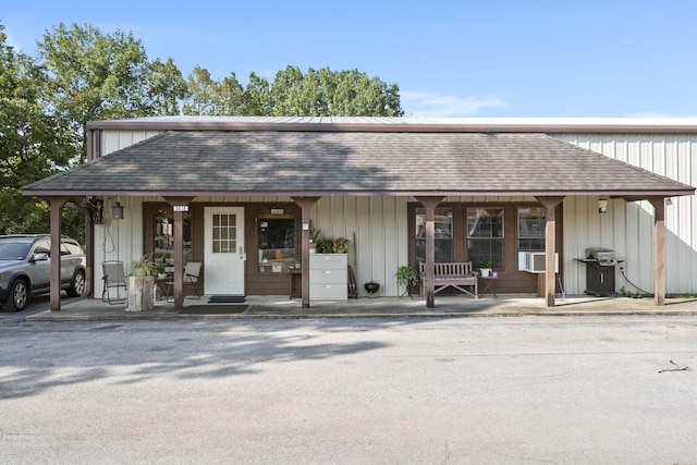 view of front facade featuring a porch