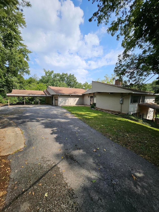 view of front of home with a garage and a front lawn