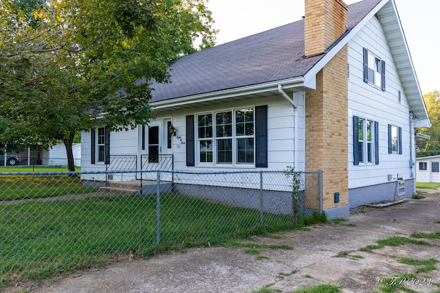 view of front of house with a front yard