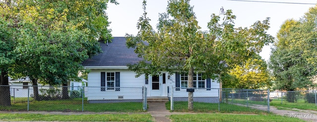 view of front of house with a fenced front yard
