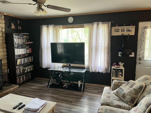 living room featuring dark wood-type flooring and ceiling fan