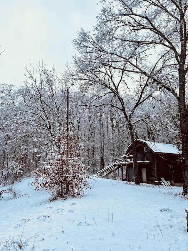 view of yard layered in snow