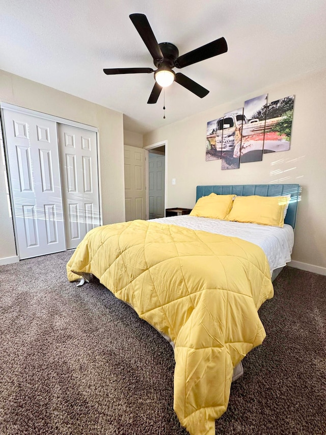 carpeted bedroom featuring ceiling fan, baseboards, and a closet