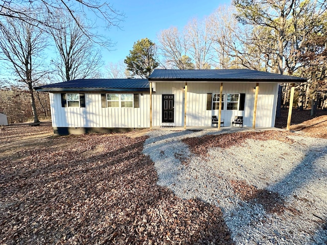 view of front of house featuring a patio