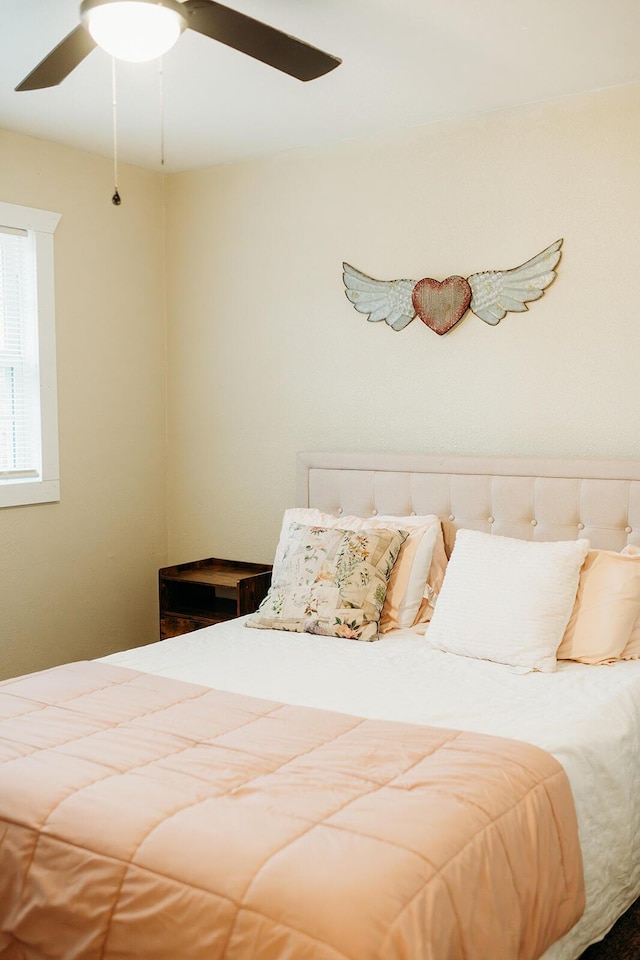 bedroom featuring ceiling fan