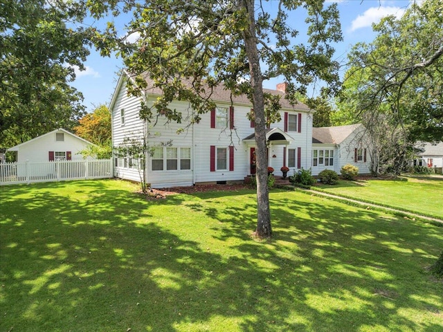 colonial house featuring a front lawn