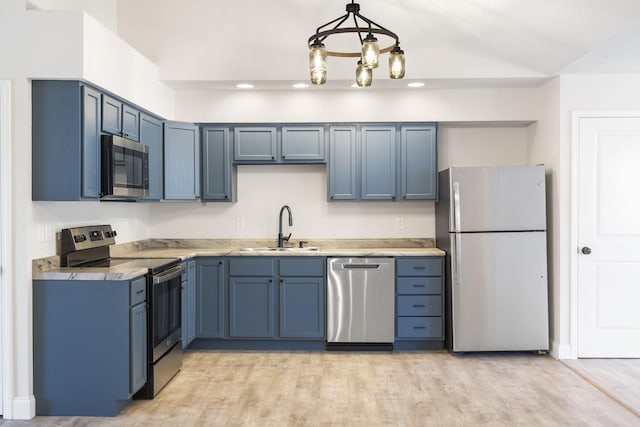 kitchen featuring sink, decorative light fixtures, light hardwood / wood-style flooring, appliances with stainless steel finishes, and blue cabinets