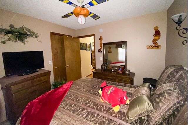 bedroom with a ceiling fan