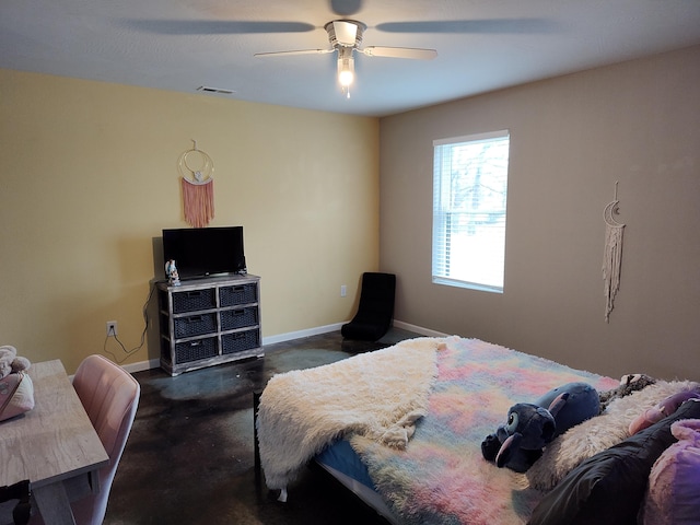 bedroom with ceiling fan